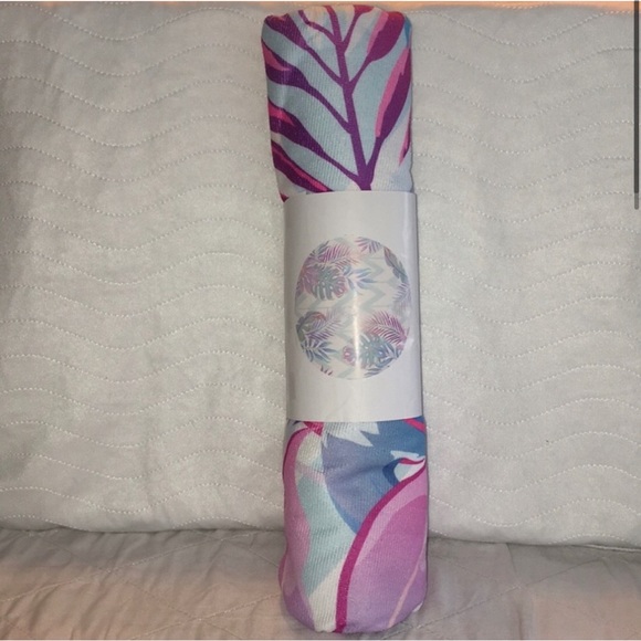 Colorful Palms Chevron Round Beach 🏖 Towel NWT - Picture 3 of 7